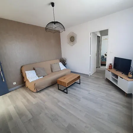 De La Tour Apartment